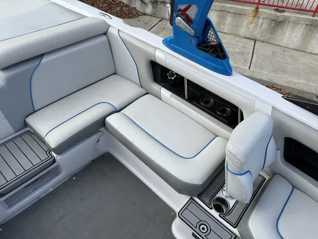 Slide: The Image of Nautique Super Air Nautique 230 2011 - 19