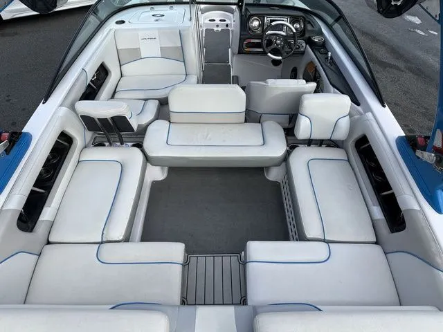 Slide: The Image of Nautique Super Air Nautique 230 2011 - 5