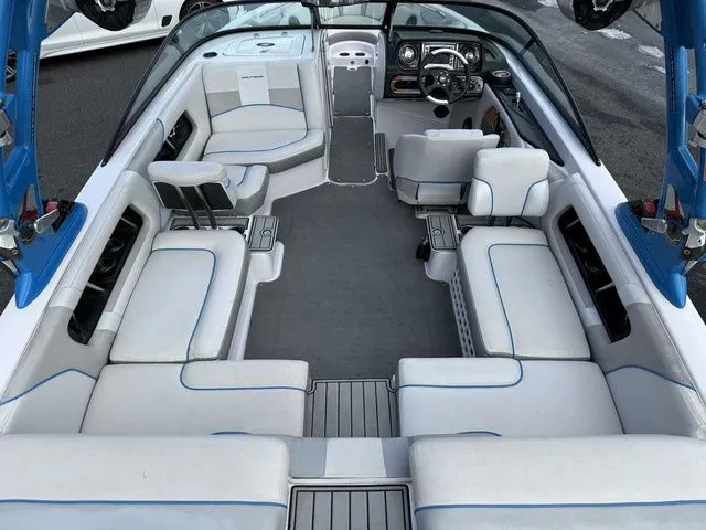 Slide: The Image of Nautique Super Air Nautique 230 2011 - 6