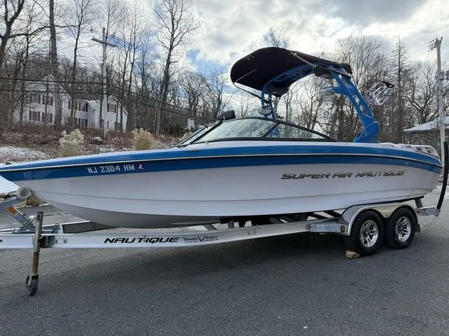 Slide: The Image of Nautique Super Air Nautique 230 2011 - 9