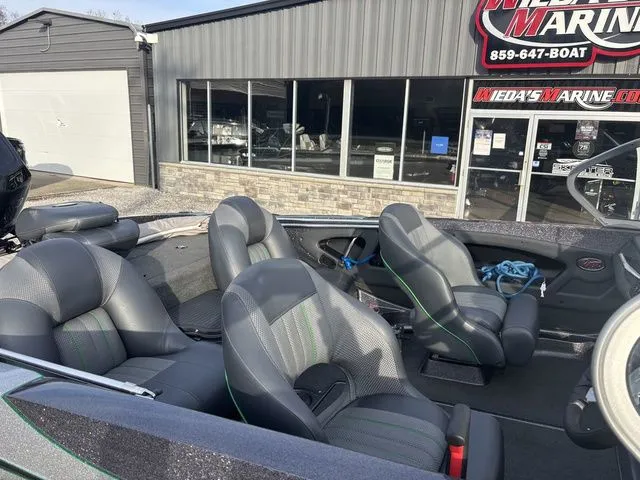 Slide: The Image of Ranger 212 Reata 2015 - 6