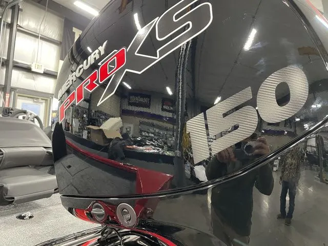 Slide: The Image of Tracker Pro Team™ 195 2026 - 10