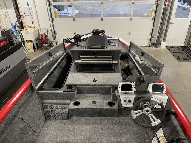 Slide: The Image of Tracker Pro Team™ 195 2026 - 20