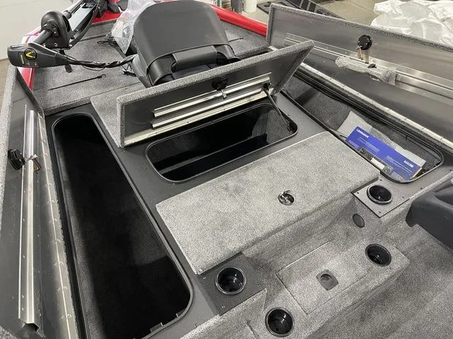 Slide: The Image of Tracker Pro Team™ 195 2026 - 21