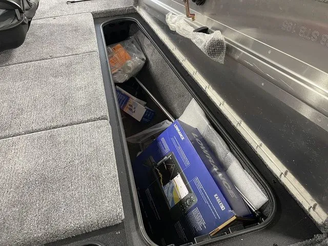 Slide: The Image of Tracker Pro Team™ 195 2026 - 23