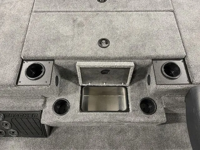 Slide: The Image of Tracker Pro Team™ 195 2026 - 24