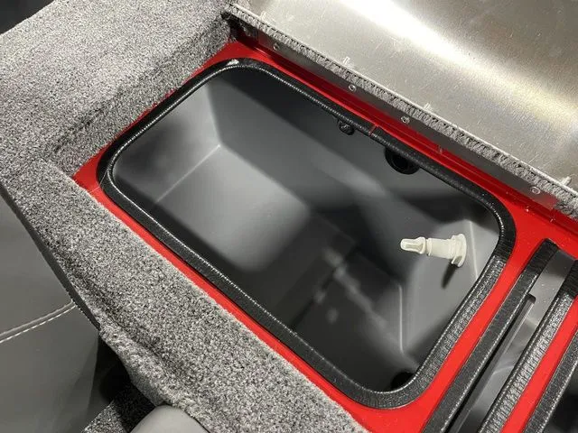 Slide: The Image of Tracker Pro Team™ 195 2026 - 35