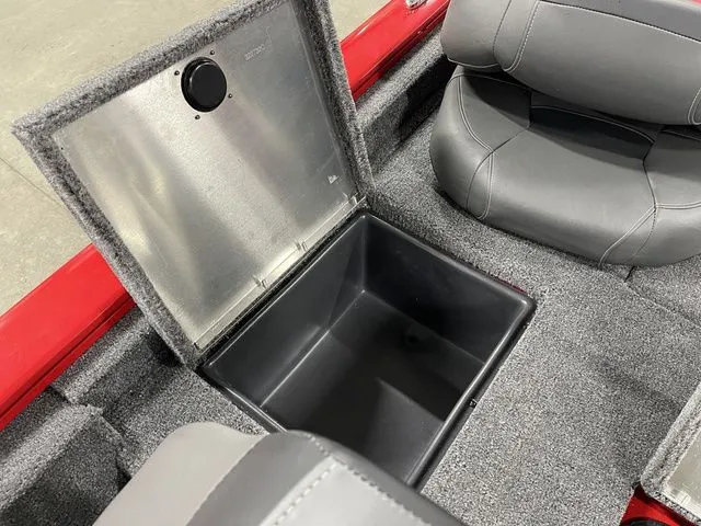 Slide: The Image of Tracker Pro Team™ 195 2026 - 36