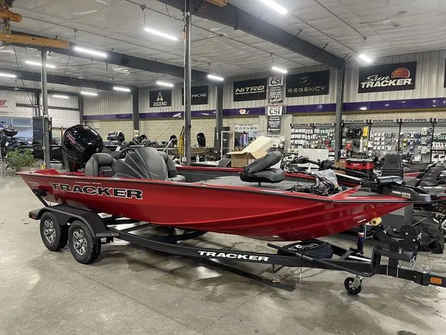 Slide: The Image of Tracker Pro Team™ 195 2026 - 39