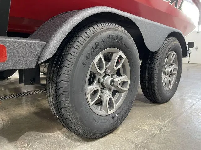 Slide: The Image of Tracker Pro Team™ 195 2026 - 5