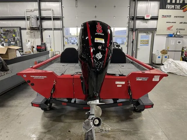 Slide: The Image of Tracker Pro Team™ 195 2026 - 6