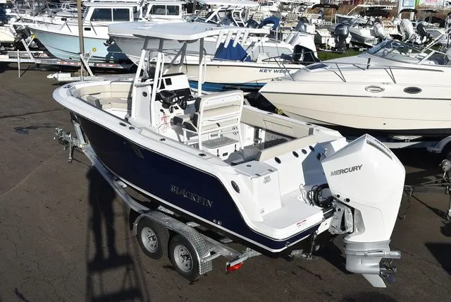 Slide: The Image of Blackfin 222 CC 2023 - 10