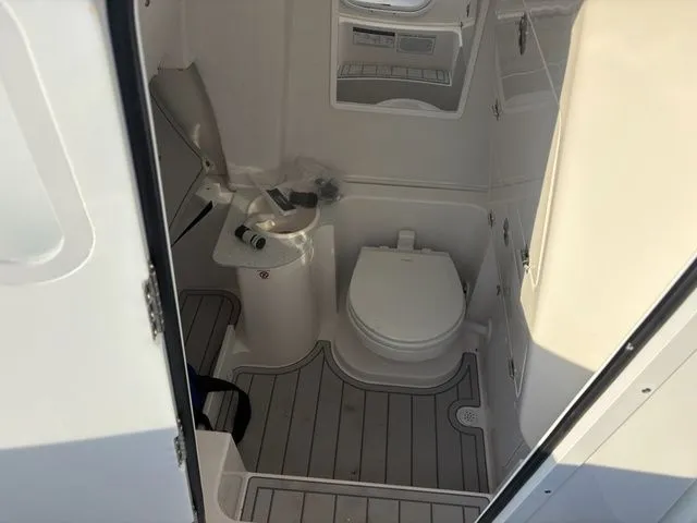 Slide: The Image of Sea Fox 268 Commander 2026 - 13