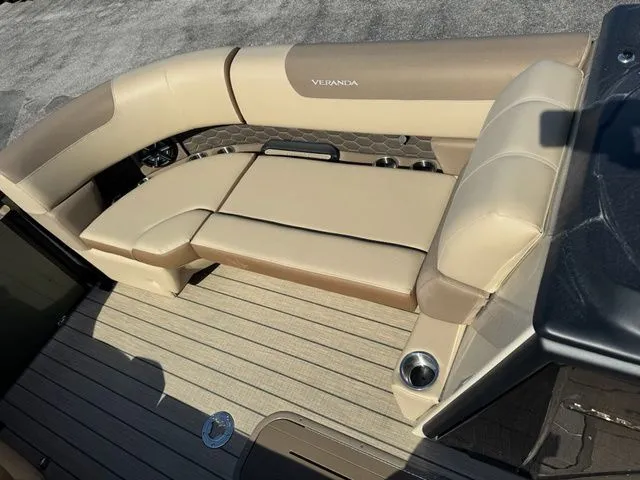 Slide: The Image of Veranda VR 235 RC 2026 - 6