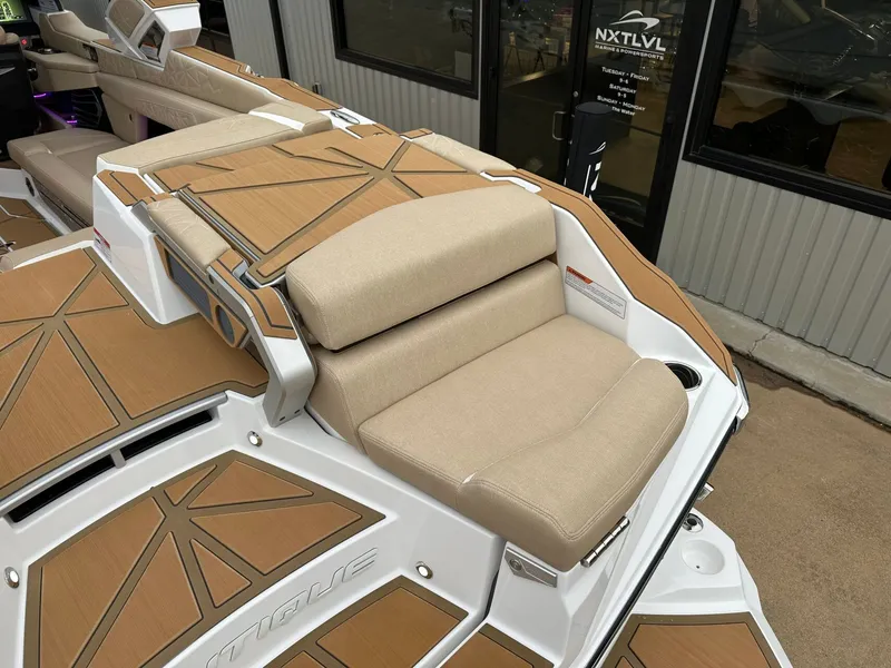 Slide: The Image of Nautique Super Air Nautique G25 Paragon 2026 - 17