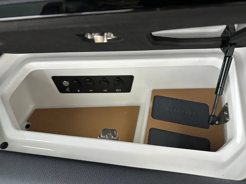 Slide: The Image of Nautique Super Air Nautique G25 Paragon 2026 - 33