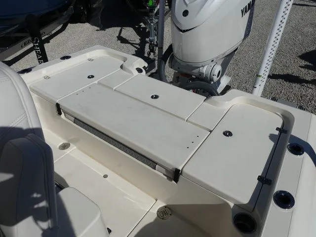 Slide: The Image of Shearwater 250 SS 2026 - 12