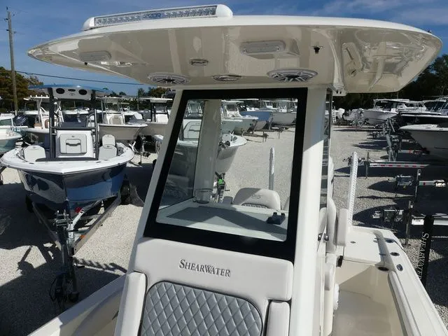 Slide: The Image of Shearwater 250 SS 2026 - 16