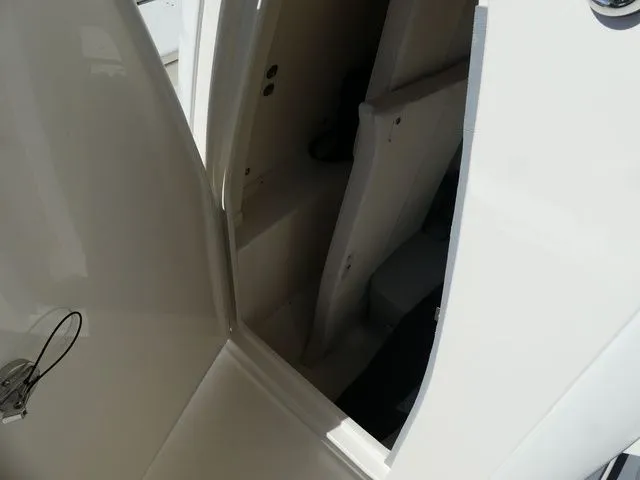 Slide: The Image of Shearwater 250 SS 2026 - 17