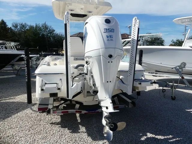 Slide: The Image of Shearwater 250 SS 2026 - 6