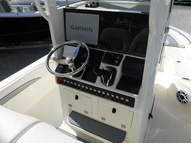 Slide: The Image of Shearwater 250 SS 2026 - 7