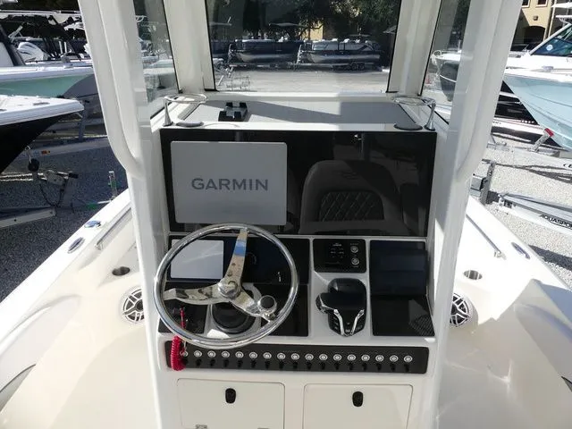 Slide: The Image of Shearwater 250 SS 2026 - 8