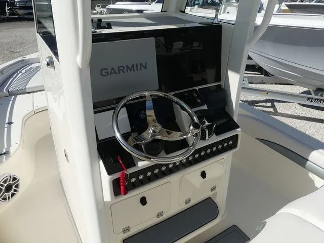 Slide: The Image of Shearwater 250 SS 2026 - 9