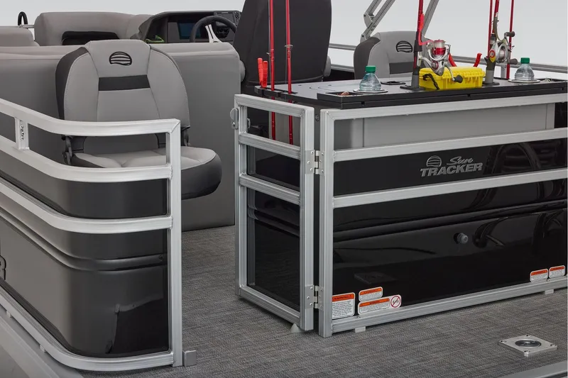 Slide: The Image of Sun Tracker SportFish 22 DLX 2026 - 78