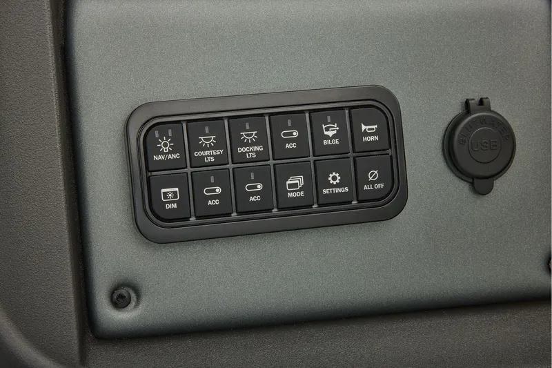 Slide: The Image of Sun Tracker Party Barge 22 RF XP3 2026 - 31