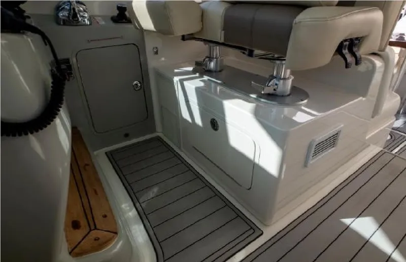 Slide: The Image of Interior of 2014 Sea Ray 470 Sundancer yacht with seating and storage. - 34