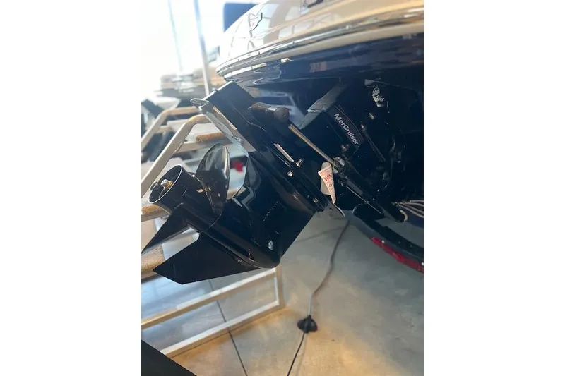 Slide: The Image of 2025 Chaparral 21 SSi boat with MerCruiser outdrive in showroom. - 25