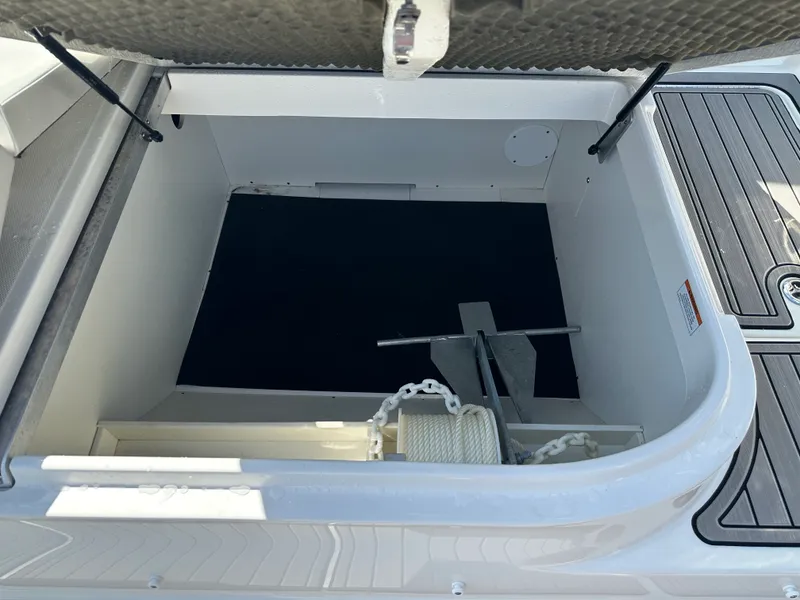 Slide: The Image of Sea Ray 270 SD-OB 2024 - 16