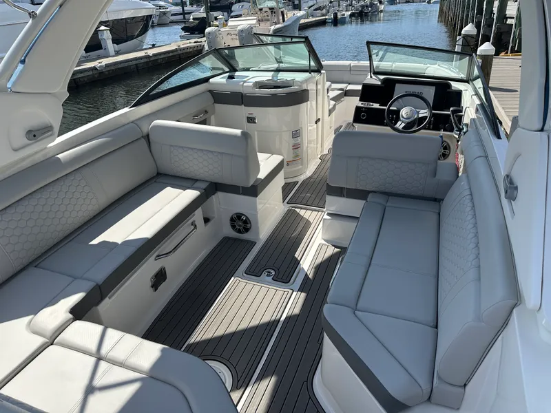 Slide: The Image of Sea Ray 270 SD-OB 2024 - 18