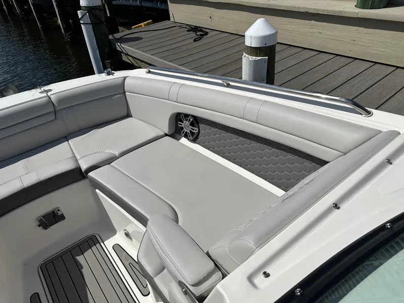 Slide: The Image of Sea Ray 270 SD-OB 2024 - 25