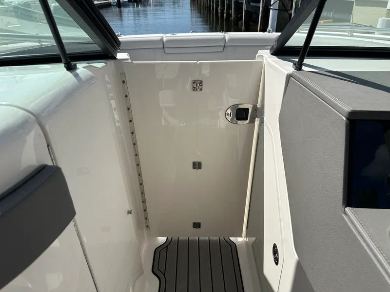 Slide: The Image of Sea Ray 270 SD-OB 2024 - 30