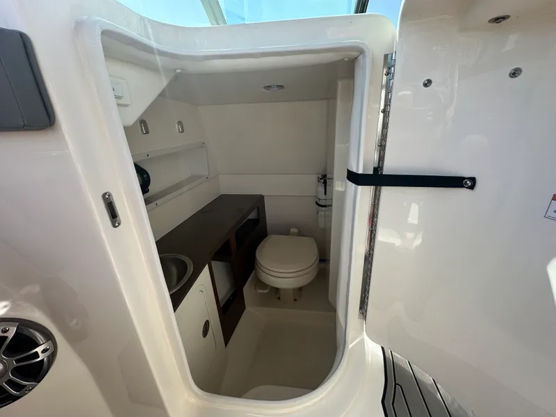 Slide: The Image of Sea Ray 270 SD-OB 2024 - 35