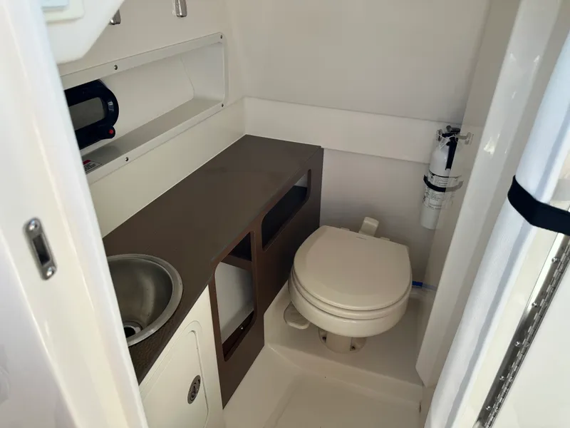 Slide: The Image of Sea Ray 270 SD-OB 2024 - 36