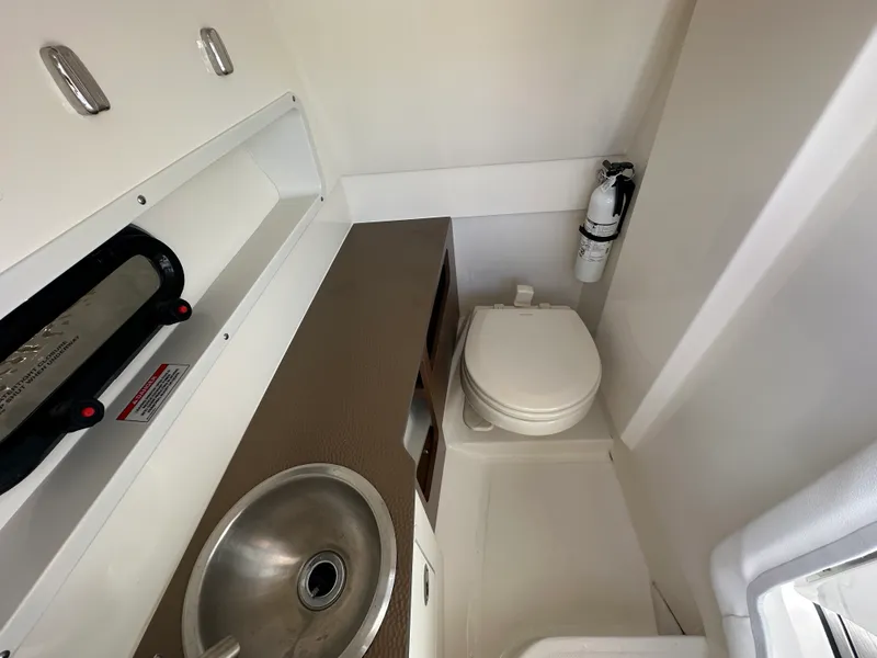 Slide: The Image of Sea Ray 270 SD-OB 2024 - 39