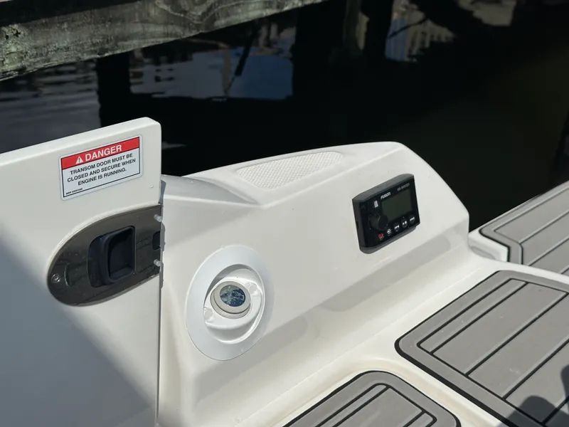 Slide: The Image of Sea Ray 270 SD-OB 2024 - 40