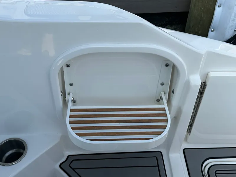 Slide: The Image of Sea Ray 270 SD-OB 2024 - 42