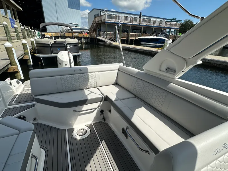 Slide: The Image of Sea Ray 270 SD-OB 2024 - 48