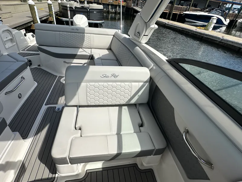 Slide: The Image of Sea Ray 270 SD-OB 2024 - 49