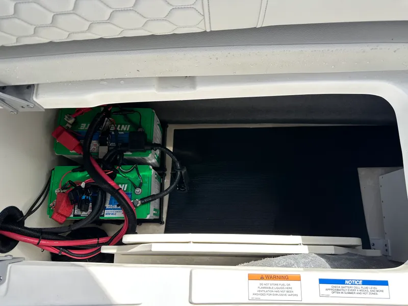 Slide: The Image of Sea Ray 270 SD-OB 2024 - 54