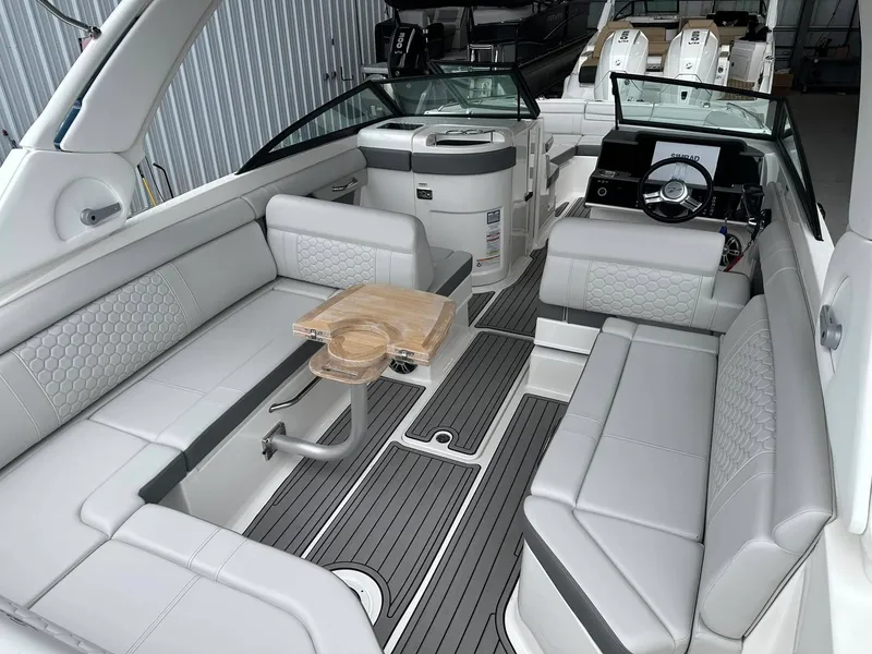 Slide: The Image of Sea Ray 270 SD-OB 2024 - 65