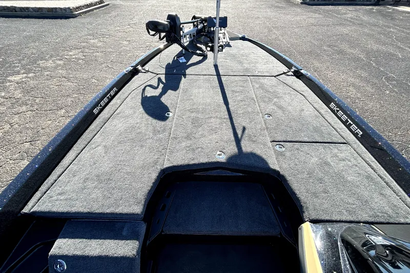 Slide: The Image of 2026 Skeeter ZXE21 boat deck with carpeted surface and mounted equipment. - 7