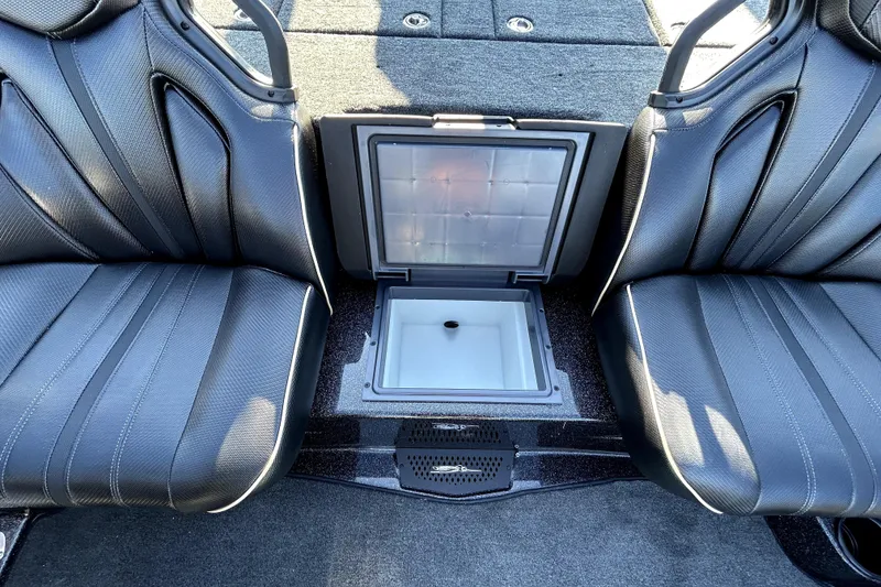 Slide: The Image of 2026 Skeeter ZXE21 boat interior with open storage compartment between two seats. - 27