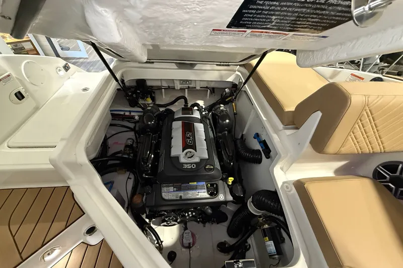 Slide: The Image of Sea Ray SDX 250 Surf 2026 - 13