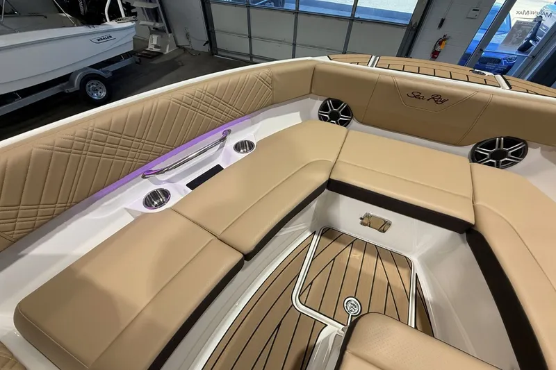 Slide: The Image of Sea Ray SDX 250 Surf 2026 - 31