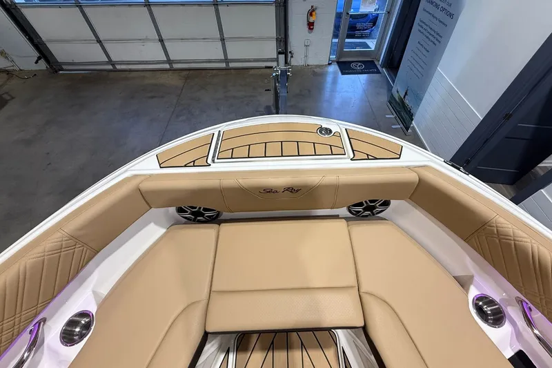 Slide: The Image of Sea Ray SDX 250 Surf 2026 - 36