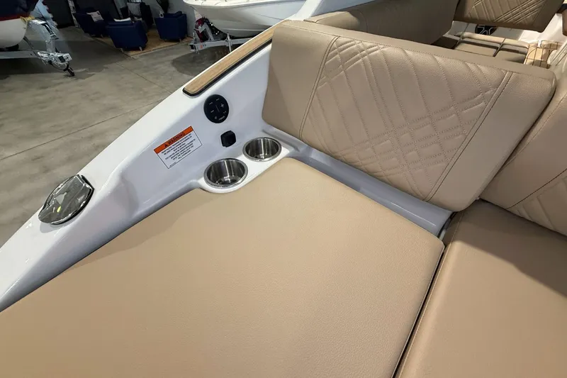 Slide: The Image of Sea Ray SDX 250 Surf 2026 - 8